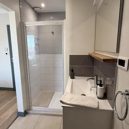 Maison Moderne 10 Personnes Climatisé *